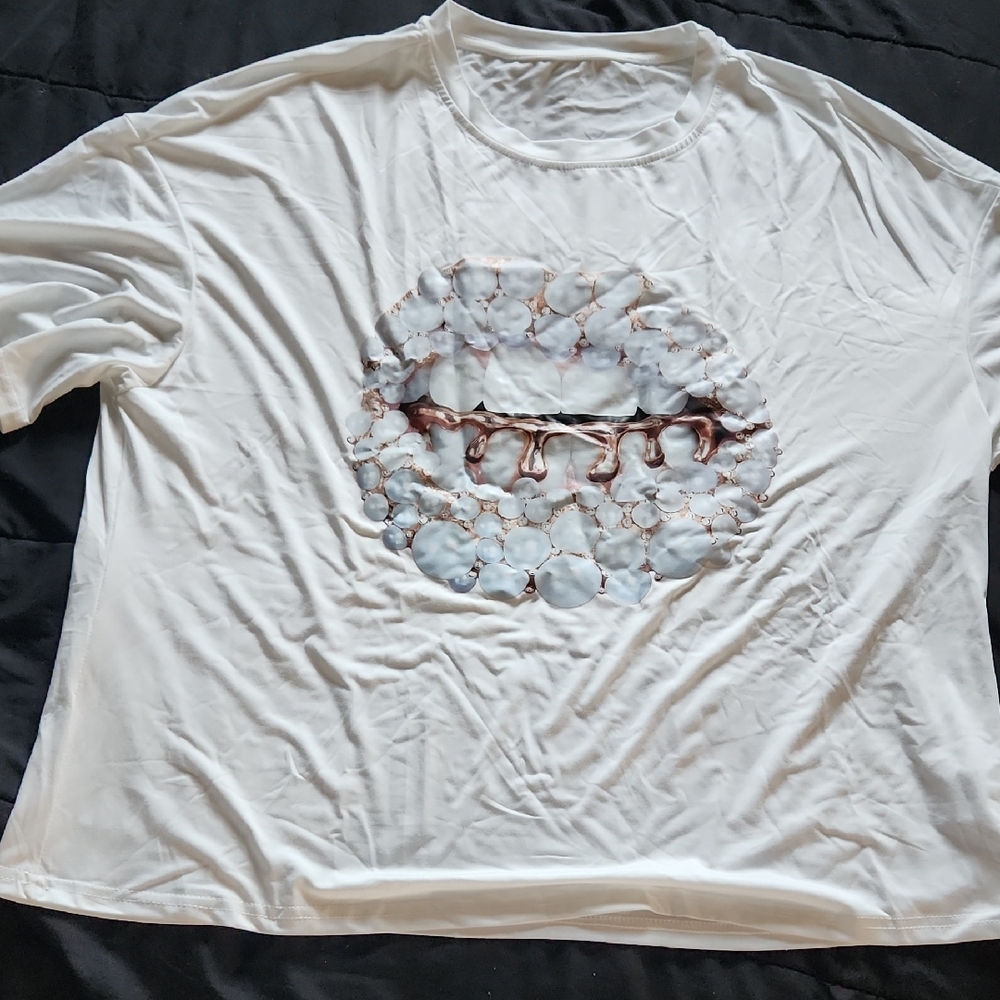 White Graphic Bubble Lips Tee